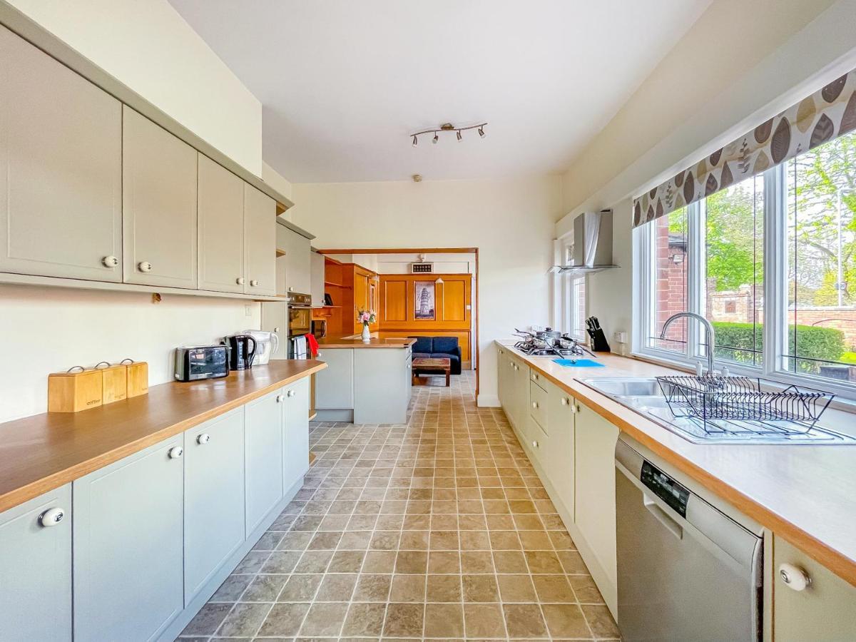 *Rg9Bc* For Your Most Relaxed & Cosy Stay + Free Parking + Free Fast Wifi * Leeds  Exterior photo