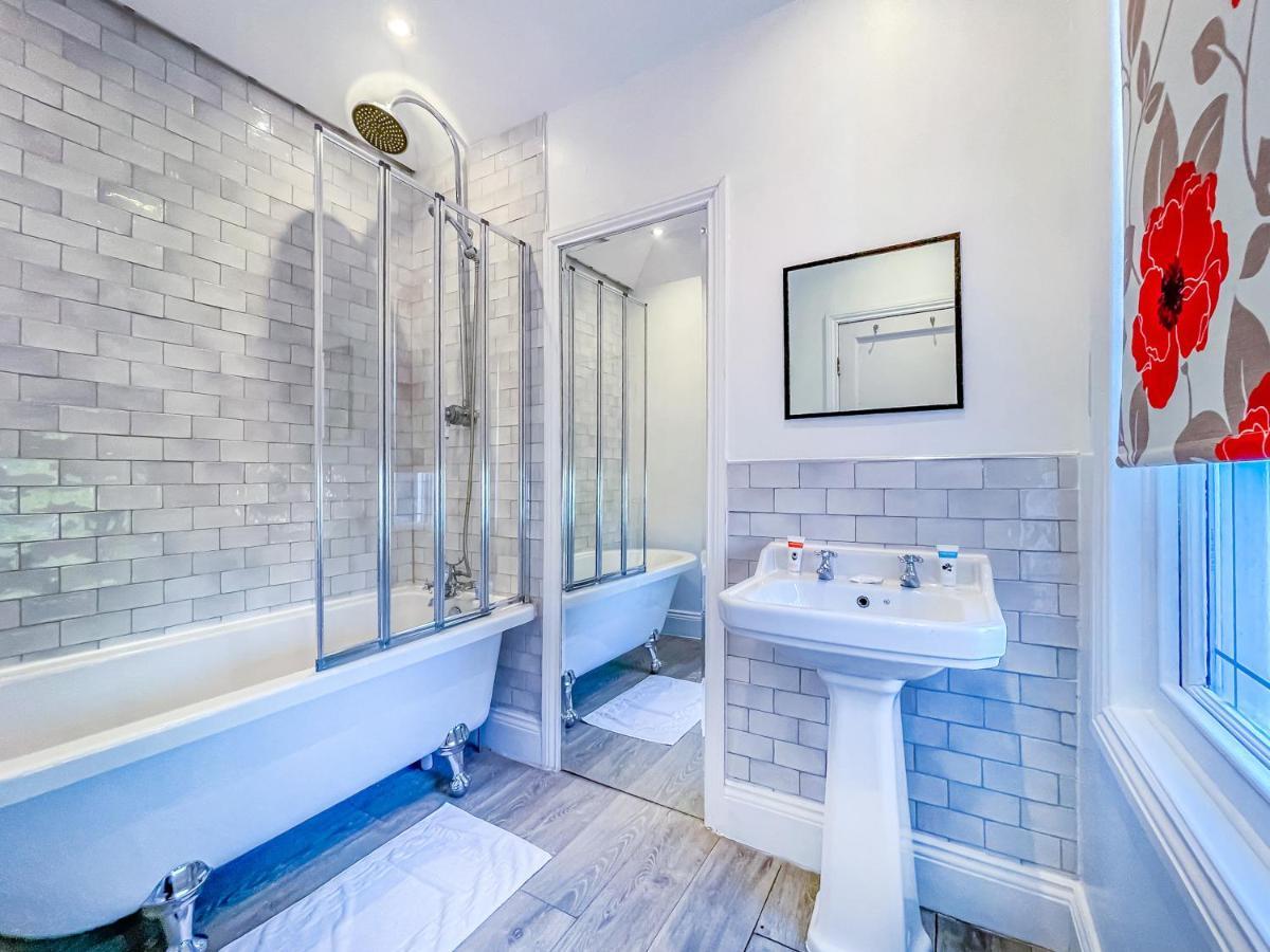 *Rg9Bc* For Your Most Relaxed & Cosy Stay + Free Parking + Free Fast Wifi * Leeds  Exterior photo